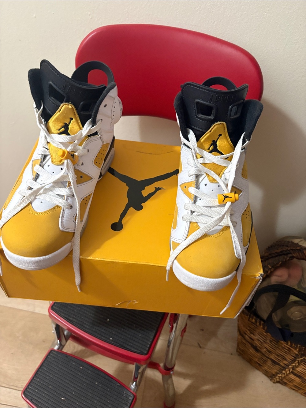 Jordan 6 yellow orchre